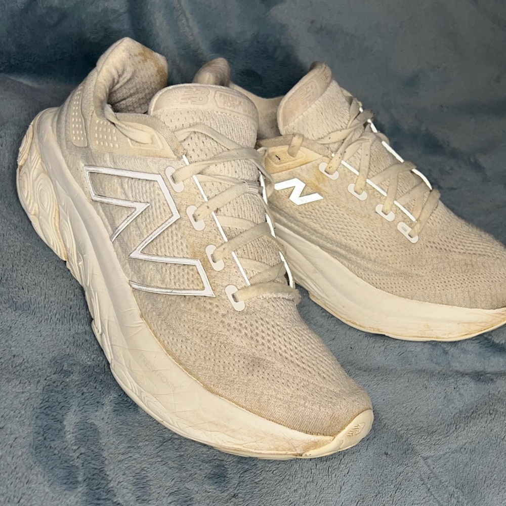 Men’s size 10.5 New Balance 1080 V13’s